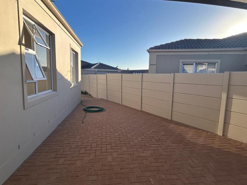 To Let 3 Bedroom Property for Rent in Eikenbosch Western Cape